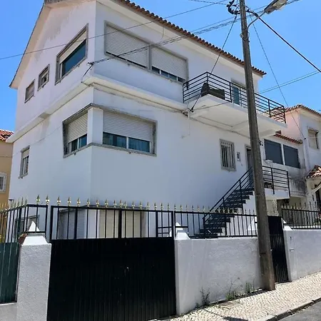 Capitan Beach House Hostel Costa de Caparica